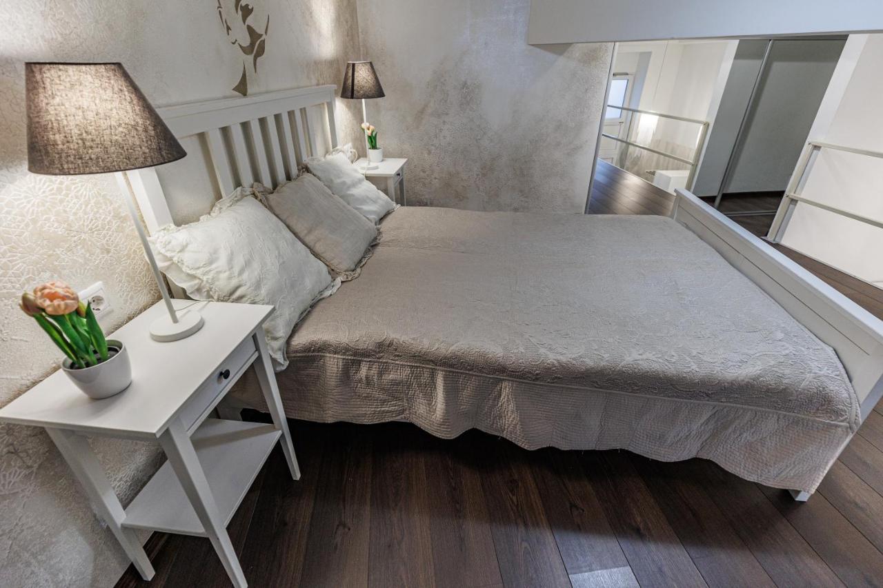 Sleek Minimalist Studio At Inner City Budapest Eksteriør billede
