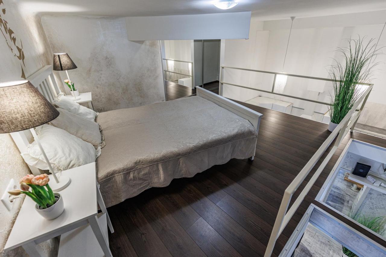 Sleek Minimalist Studio At Inner City Budapest Eksteriør billede