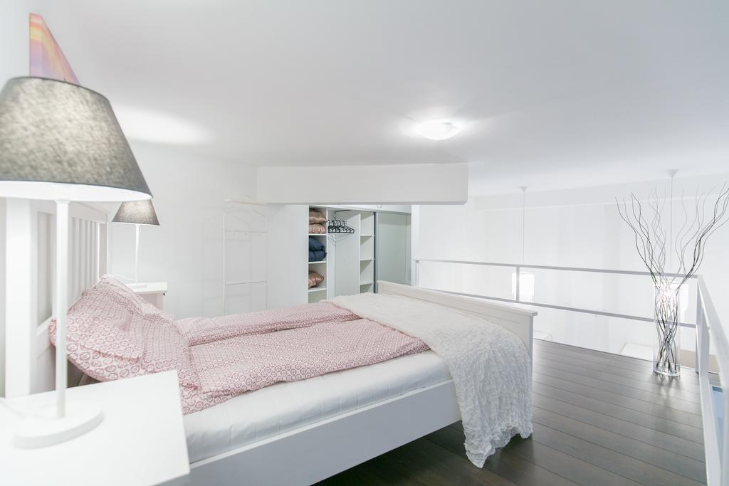 Sleek Minimalist Studio At Inner City Budapest Eksteriør billede