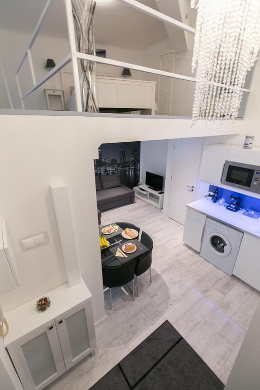 Sleek Minimalist Studio At Inner City Budapest Eksteriør billede